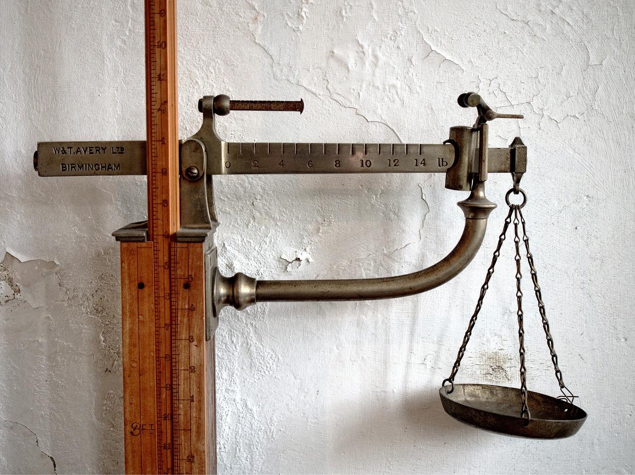 scales, balance, weighing-1333455.jpg